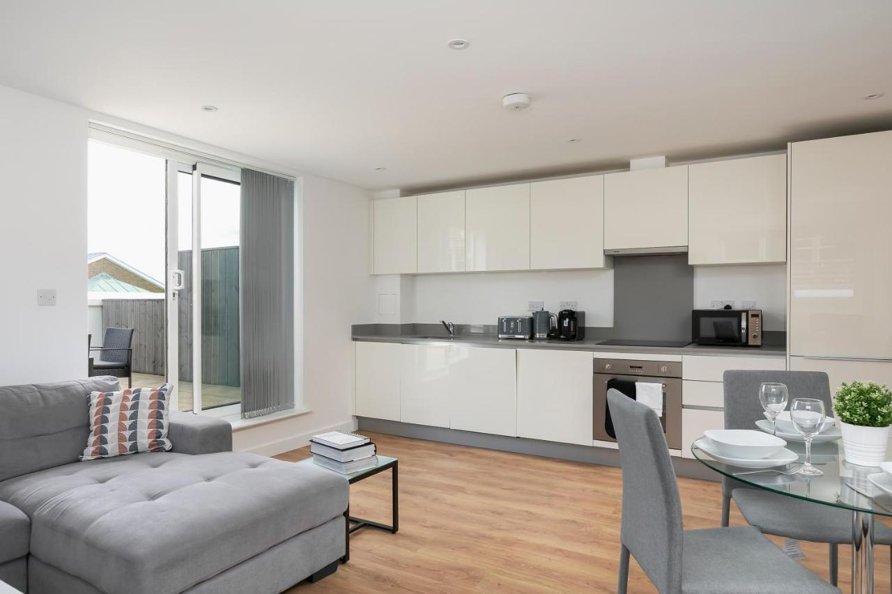 Skyvillion - 4 Bed Luxury Apartment With Balcony & Parking Энфилд Экстерьер фото